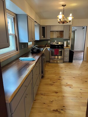 Micro-ondes, four, plaque de cuisson, lave-vaisselle