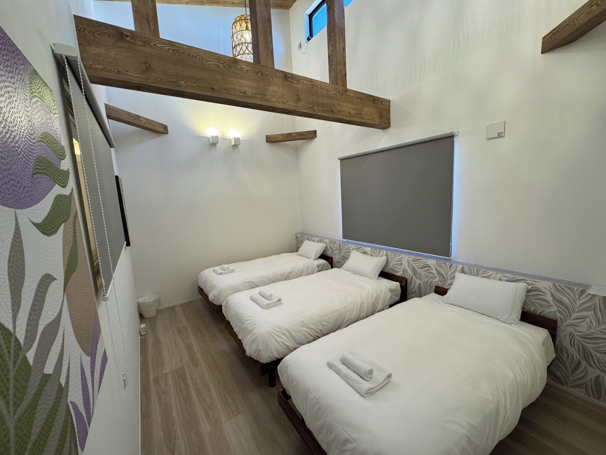 Desk, free WiFi, bed sheets