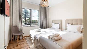 2 slaapkamers, een strijkplank/strijkijzer, internet, beddengoed