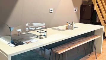 Fridge, microwave, stovetop, cookware/dishes/utensils