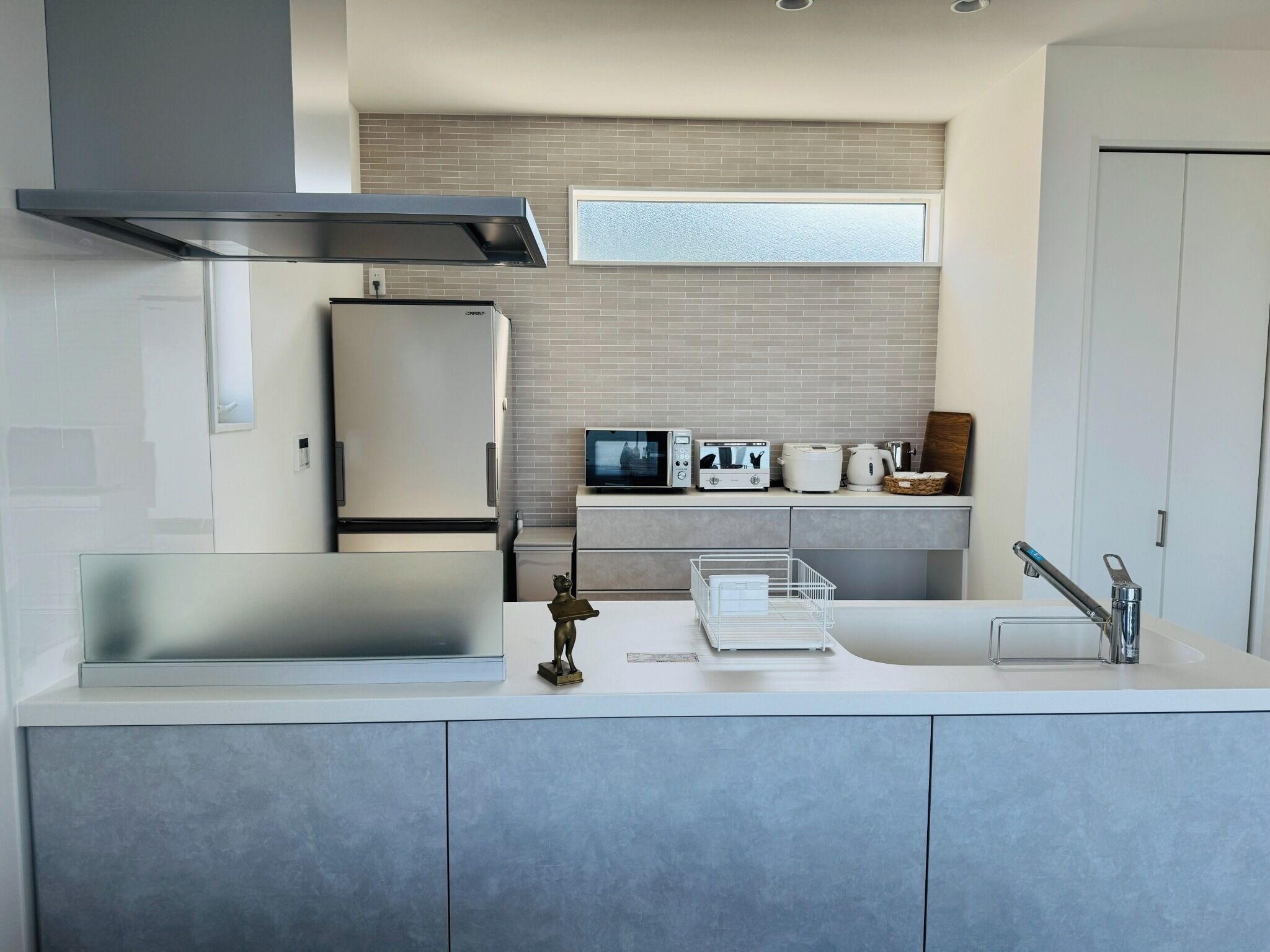 Frigorífic, microones i placa de cuina 