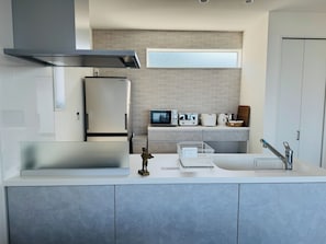 Fridge, microwave, stovetop, cookware/dishes/utensils