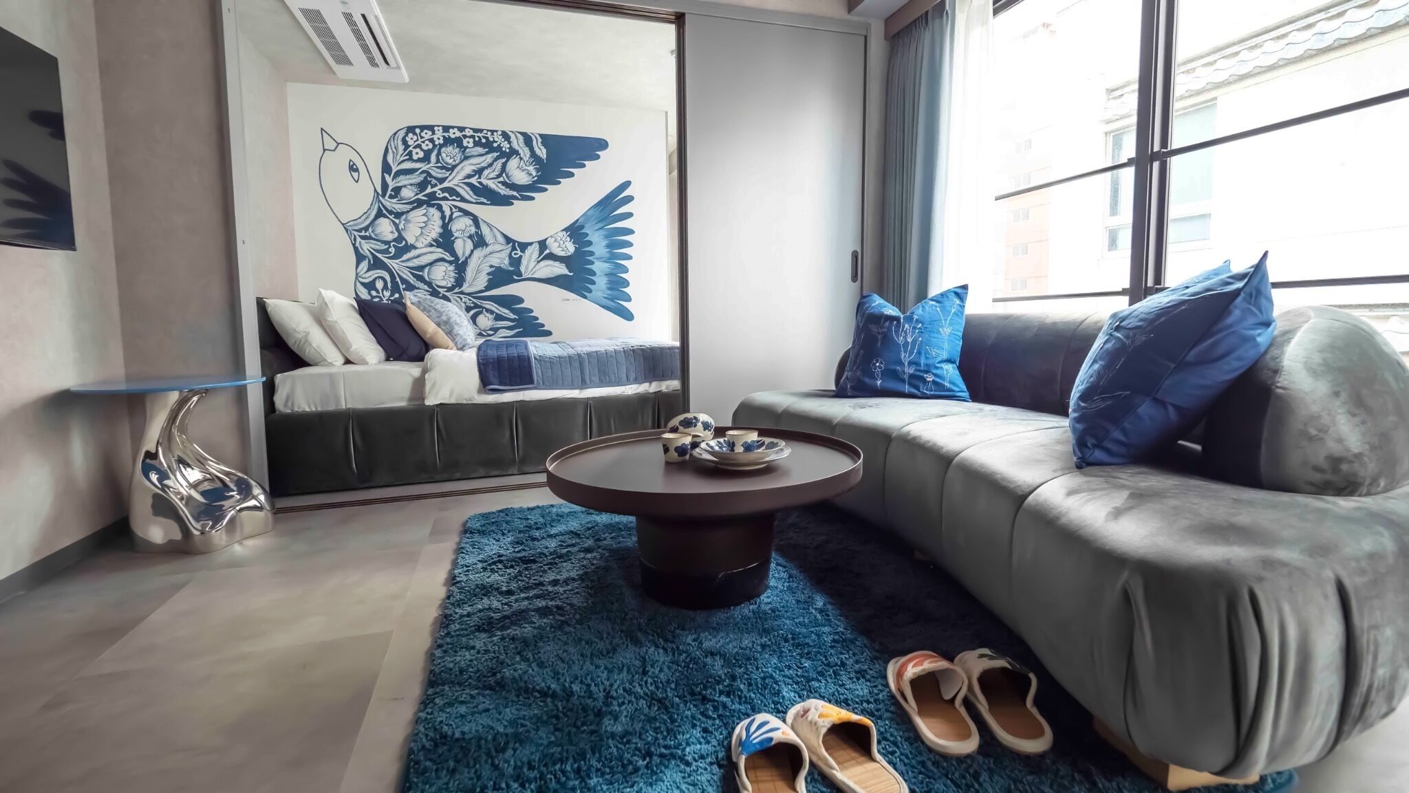 مكواة/لوح كي وخدمة الإنترنت وملاءات أسرّة