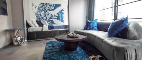 Iron/ironing board, internet, bed sheets