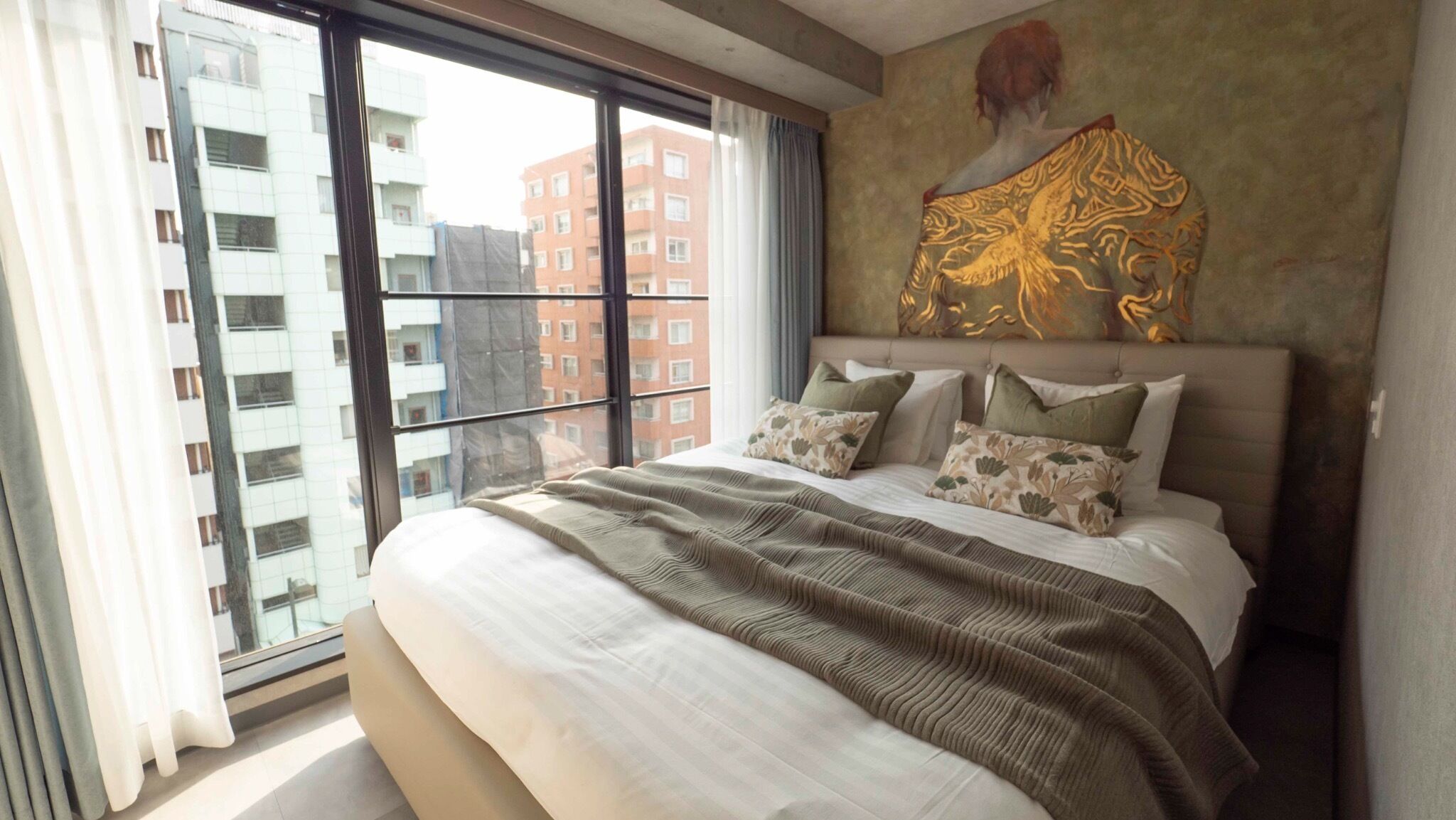 Iron/ironing board, internet, bed sheets