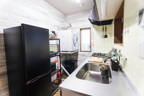 雪櫃、微波爐、廚房用具/餐具/器皿