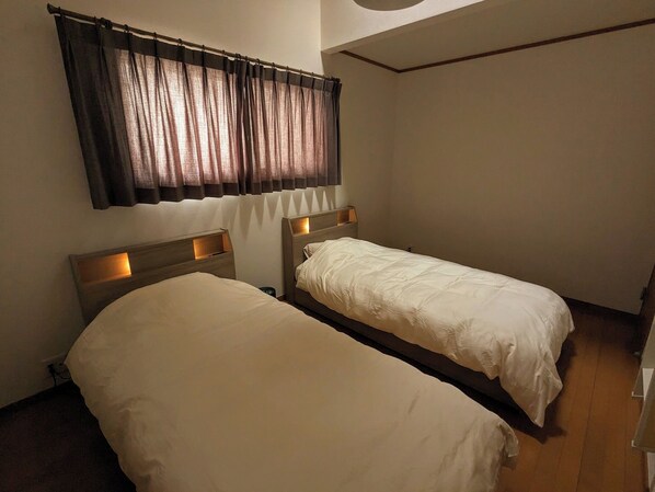 Iron/ironing board, free WiFi, bed sheets