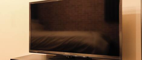 Iron/ironing board, Internet, bed sheets