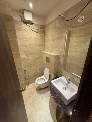 Executive-Zimmer | Badezimmer | Dusche, Handtücher, Seife, Shampoo