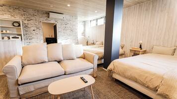 Iron/ironing board, internet, bed sheets