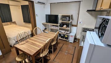 Iron/ironing board, internet, bed sheets