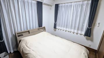 Iron/ironing board, internet, bed sheets