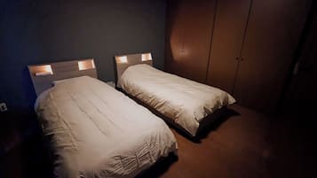 Iron/ironing board, internet, bed sheets