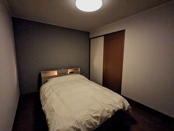 Iron/ironing board, internet, bed sheets