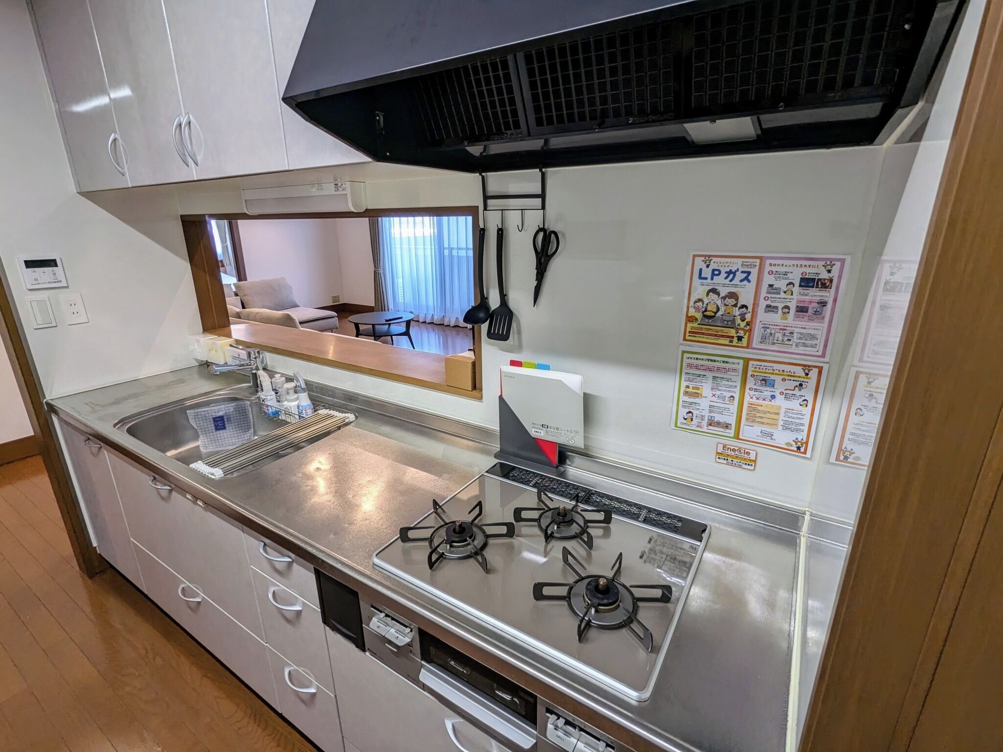 雪櫃、微波爐、廚房用具/餐具/器皿