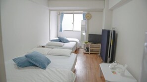 Desk, iron/ironing board, free WiFi, bed sheets - Nonsmoking 3minute walk from A37 Station Near / Osaka Ōsaka (Osaka)