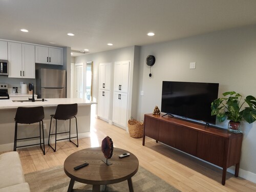 Brand new Near UC Davis Med Center. All utilities included and Private