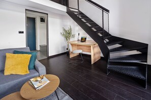 Classic Apartment, Balcony, Courtyard View | Living area