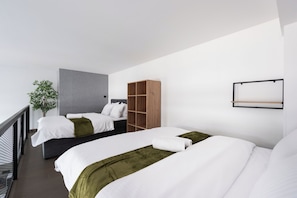 Apartemen Klasik, balkon, pemandangan halaman | Setrika/meja setrika dan Wi-Fi gratis