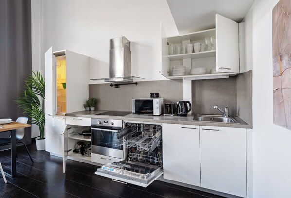 Classic Apartment, Balcony, Courtyard View | Private kitchen