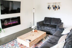 TV, fireplace - Chic Retreat | Rooftop Sauna, BBQ + Lake Views (Okanagan Falls)