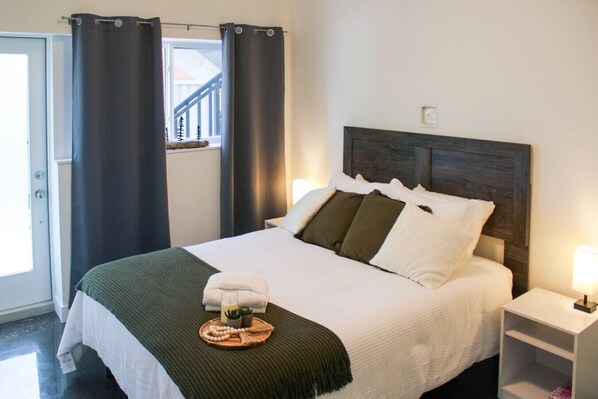 2 bedrooms, desk, iron/ironing board, WiFi