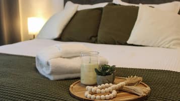 2 bedrooms, desk, iron/ironing board, WiFi