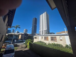 Exterior - Mermaid Beach / Broadbeach Modern 2 Bdrm Apartment (Mermaid Beach)
