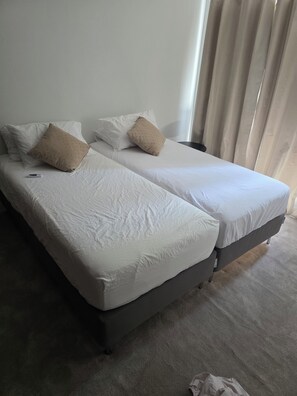 2 bedrooms, iron/ironing board, bed sheets - Mermaid Beach / Broadbeach Modern 2 Bdrm Apartment (Mermaid Beach)