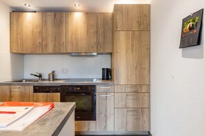 Kühlschrank, Ofen, Herdplatte, Geschirrspüler