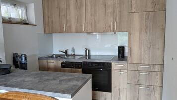 KĂŒhlschrank, Ofen, Herdplatte, GeschirrspĂŒler