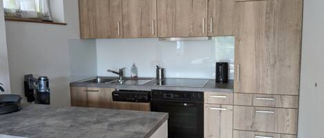 Geladeira, fogão, cooktop, lava-louças