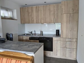 Kühlschrank, Ofen, Herdplatte, Geschirrspüler