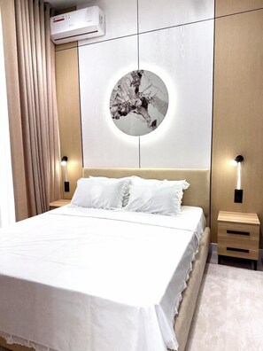 Apartament Comfort, diversos llits, vistes a la ciutat | Cortines opaques, planxa i posts de planxar i wifi gratuïta