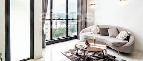Apartment, 1 Queen Bed, Non Smoking, City View | Living area