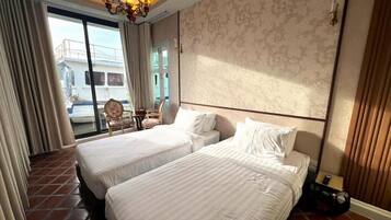 Suite, Sea View | Iron/ironing board, free WiFi