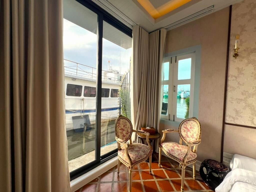 Suite, Sea View | Iron/ironing board, free WiFi