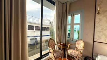 Suite, Sea View | Iron/ironing board, free WiFi