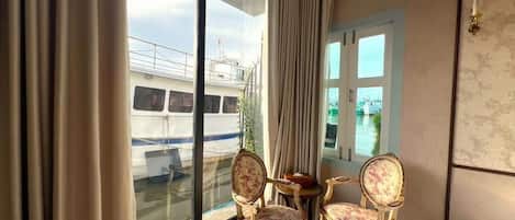 Suite, Sea View