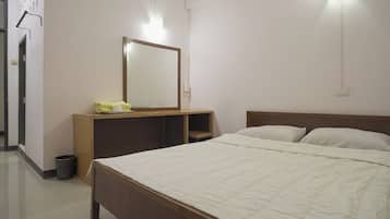 Standard King Room with Fan | Desk, free WiFi, bed sheets