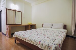 Quarto standard, 1 cama King | Escrivaninha, Wi-Fi de cortesia, roupa de cama