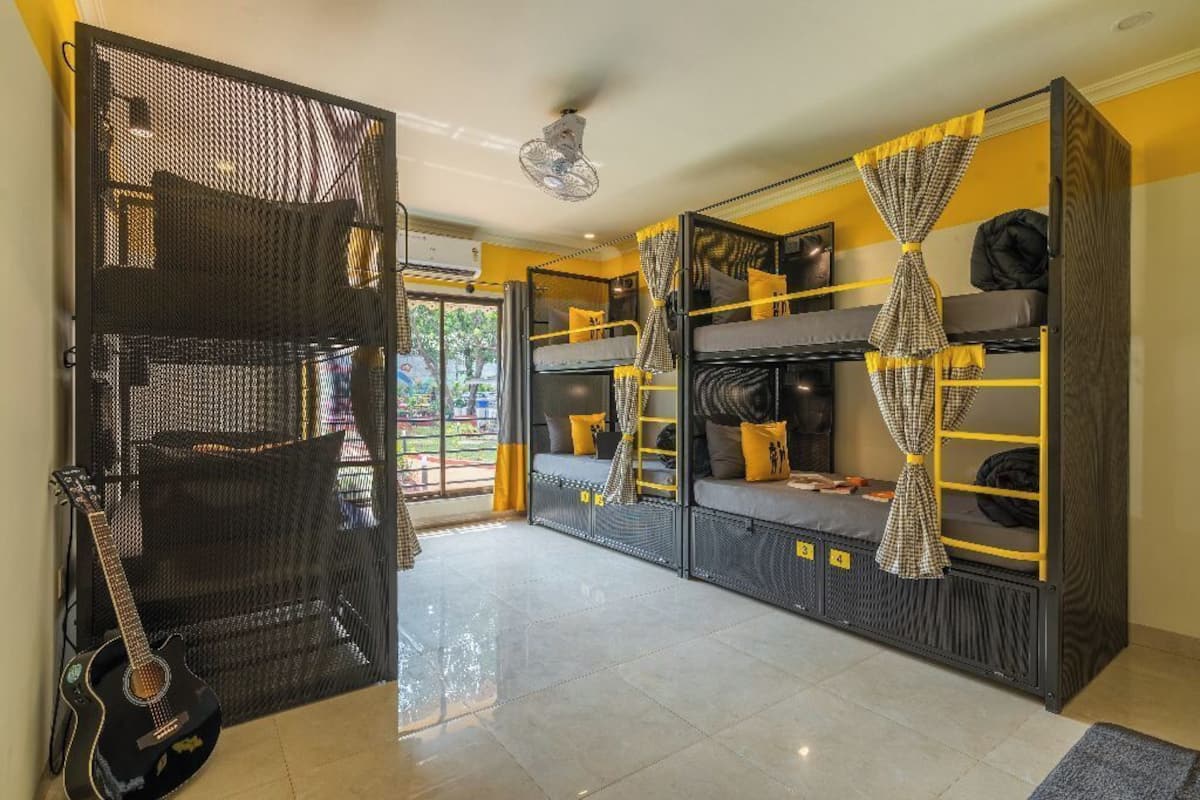 Bed in 6 Bed Mixed Dormitory with Garden View | Free WiFi