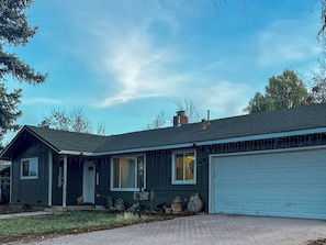Exterior - Cozy Corner on Carson (Burney)