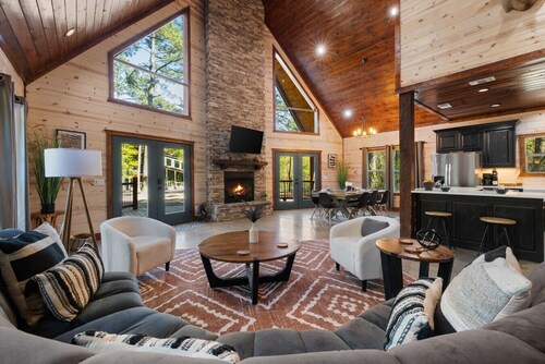 Heated Pool, MiniGolf, Hot Tub, FirePit, Sleeps 14