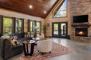 Interior - Heated Pool, MiniGolf, Hot Tub, FirePit, Sleeps 14 (Broken Bow)