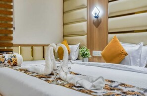 Quarto casal superior | Escrivaninha, espaço de trabalho para notebook, Wi-Fi de cortesia