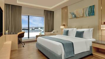 Classic Suite, 1 King Bed, City View | WiFi