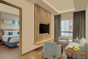 Suite, 1 King Bed, City View | Living room