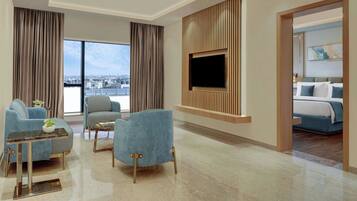 Classic Suite, 1 King Bed, City View | Living room