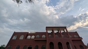 Façana frontal de l'allotjament